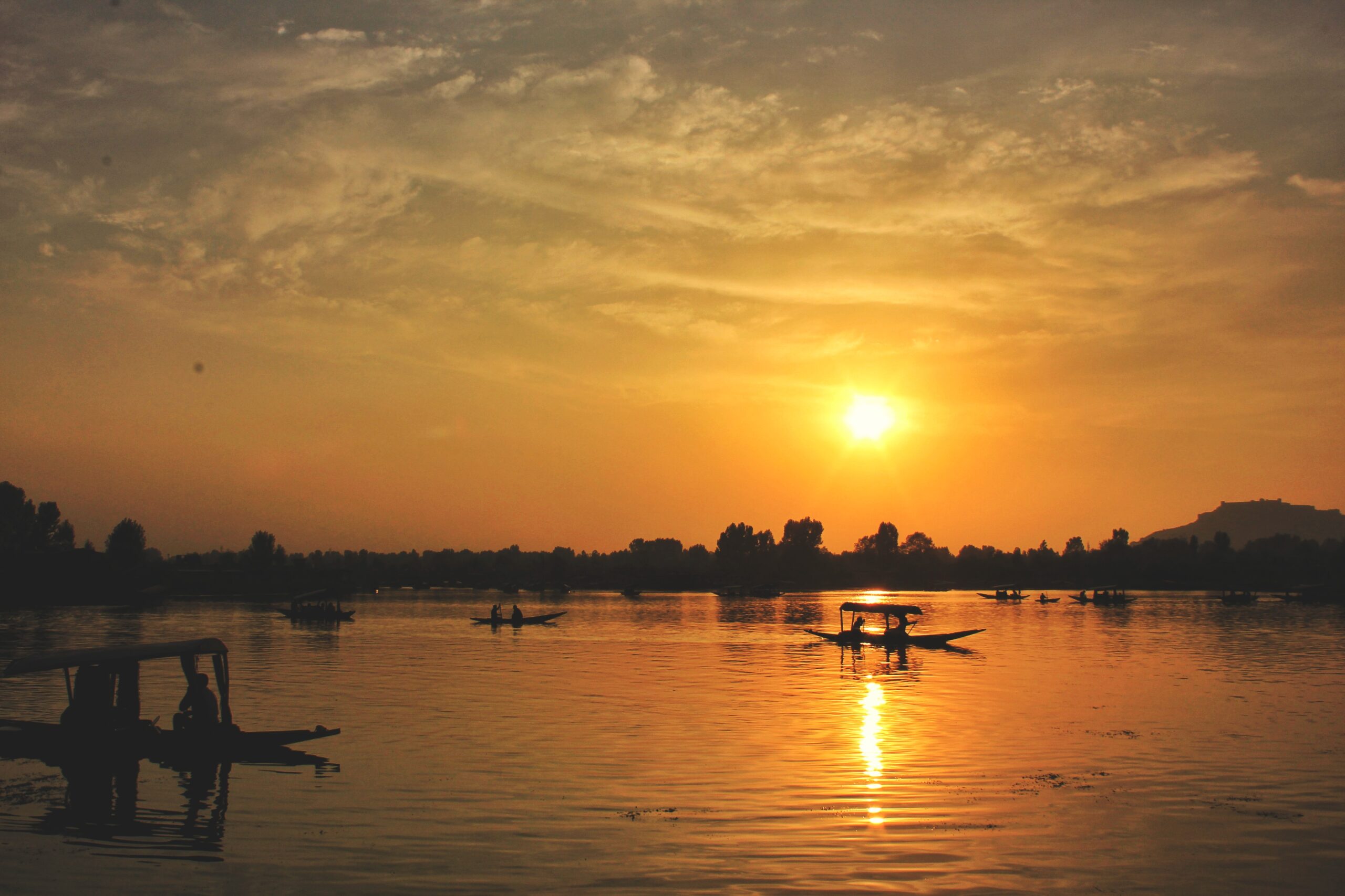 Premium Kashmir Package 4N/5D - (₹ 53,500 PER COUPLE)