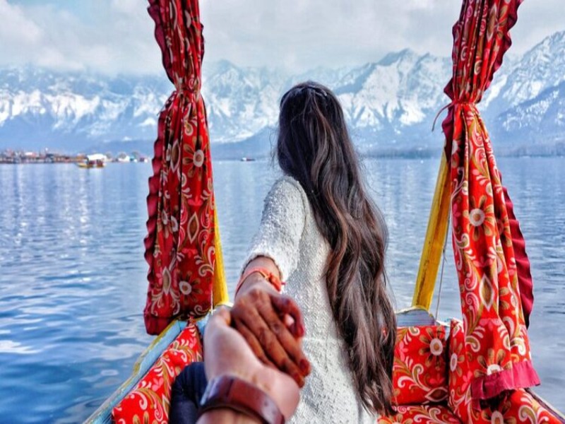 Kashmir Honeymoon Package  (4N / 5D) - (51,000 PER COUPLE)