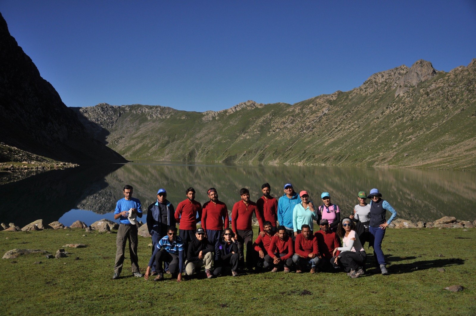 a team of trekkers and staff posing for a picture at tarsar lake