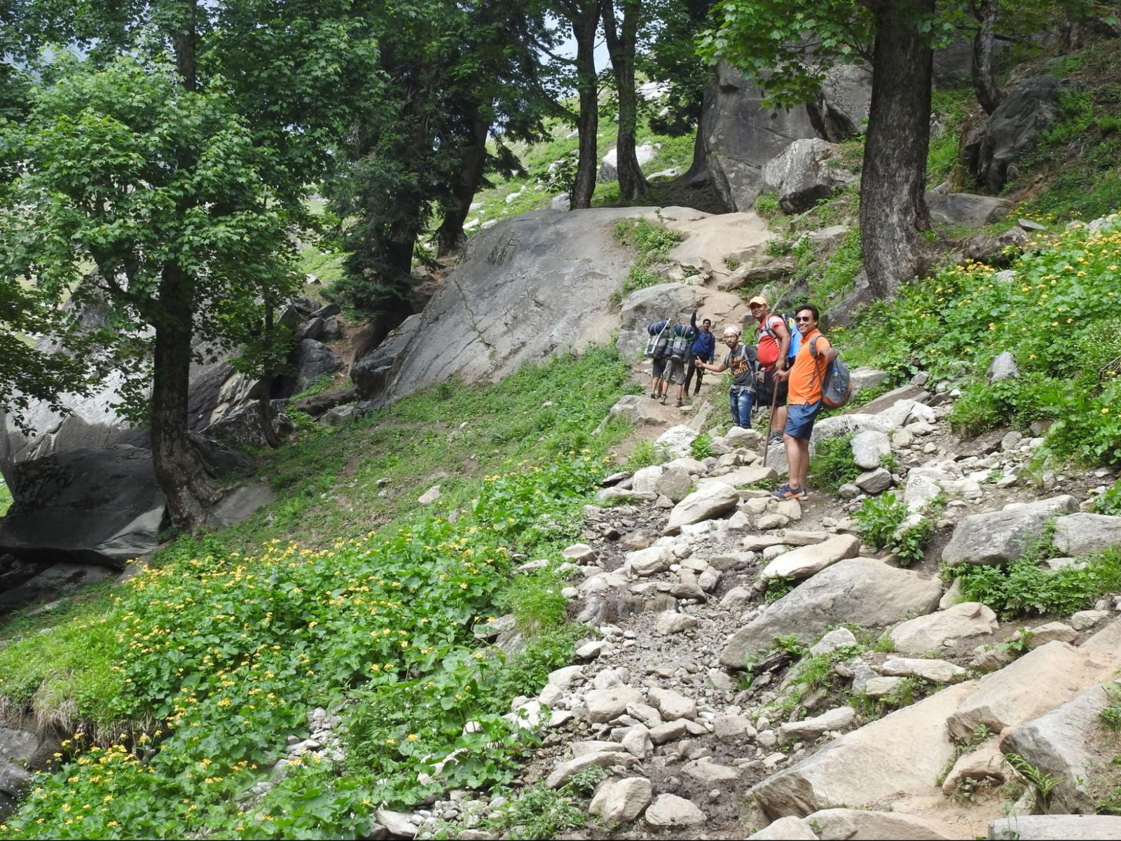 Treekers are enjoying the trek and posing for picture

