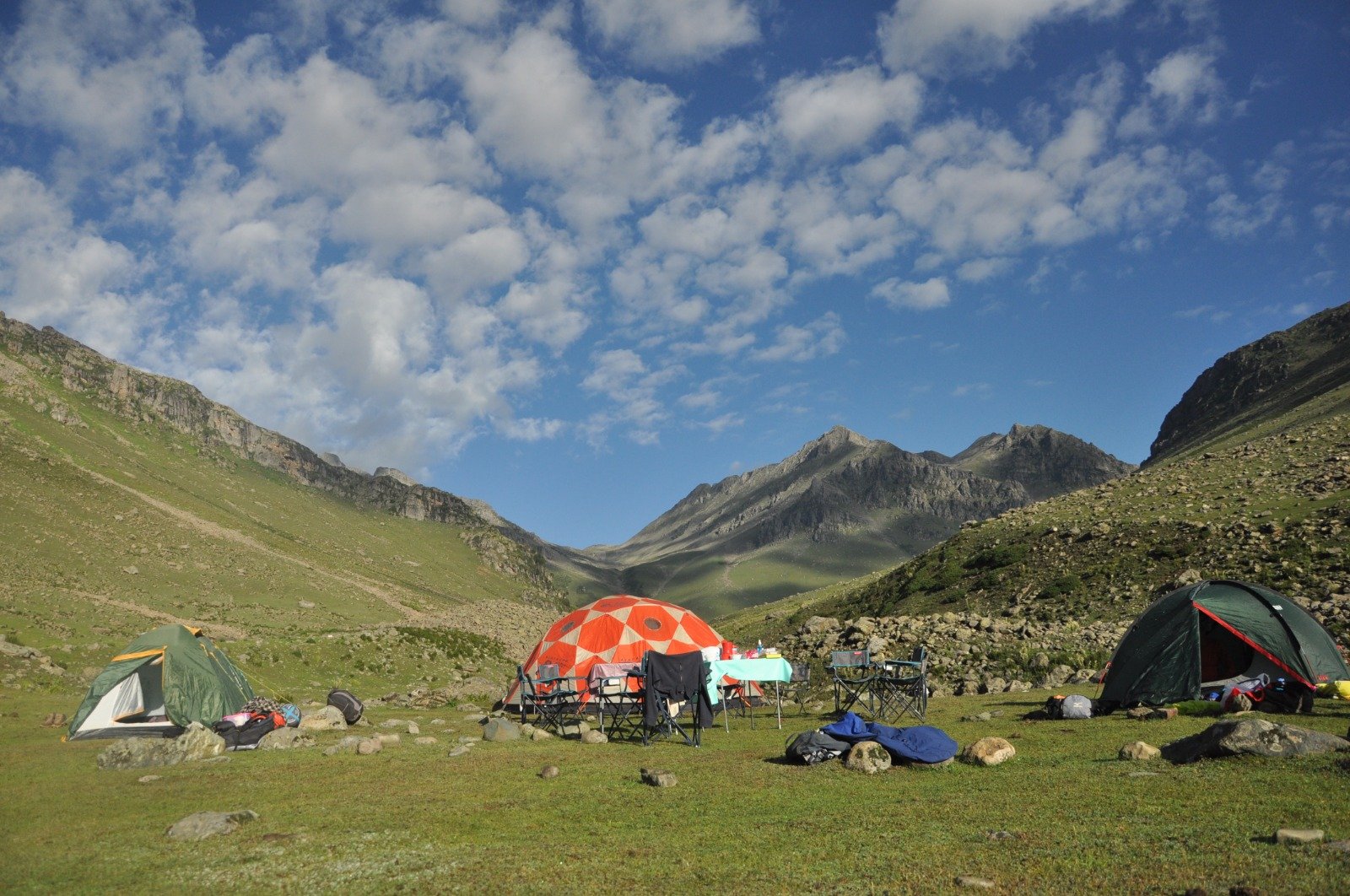 tents and chairs set on tarsar marsar trek