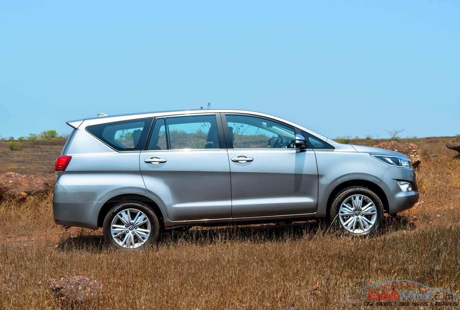 Innova Crysta Cab Service in Kashmir