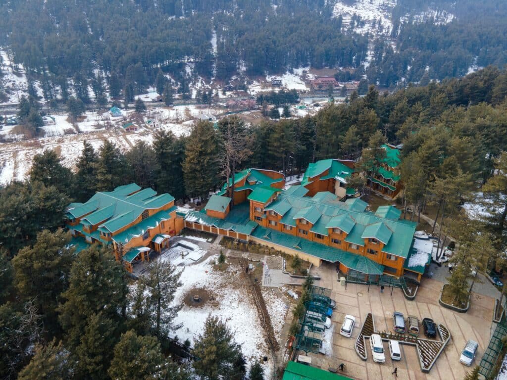 accommodation options in pahalgam in winter