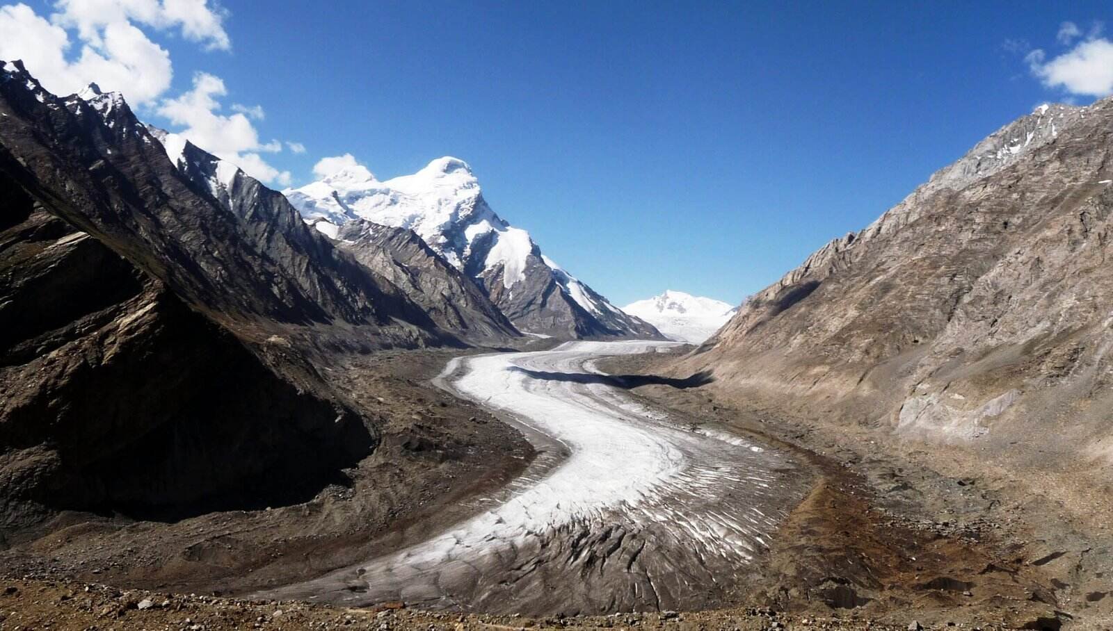 Frozen Drung Waterfall in Kashmir
