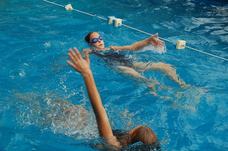 tourits enjoying swimming at nigeen lake