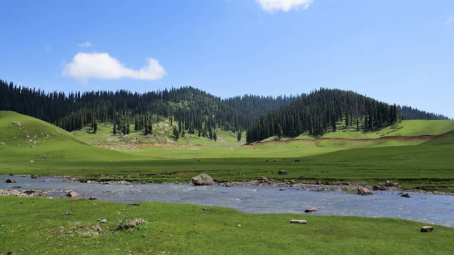 A breathtaking view of Bangus Valley with a lush green meadow