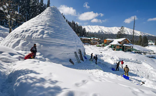 World’s largest Igloo Café in snowy Gulmarg, Kashmir